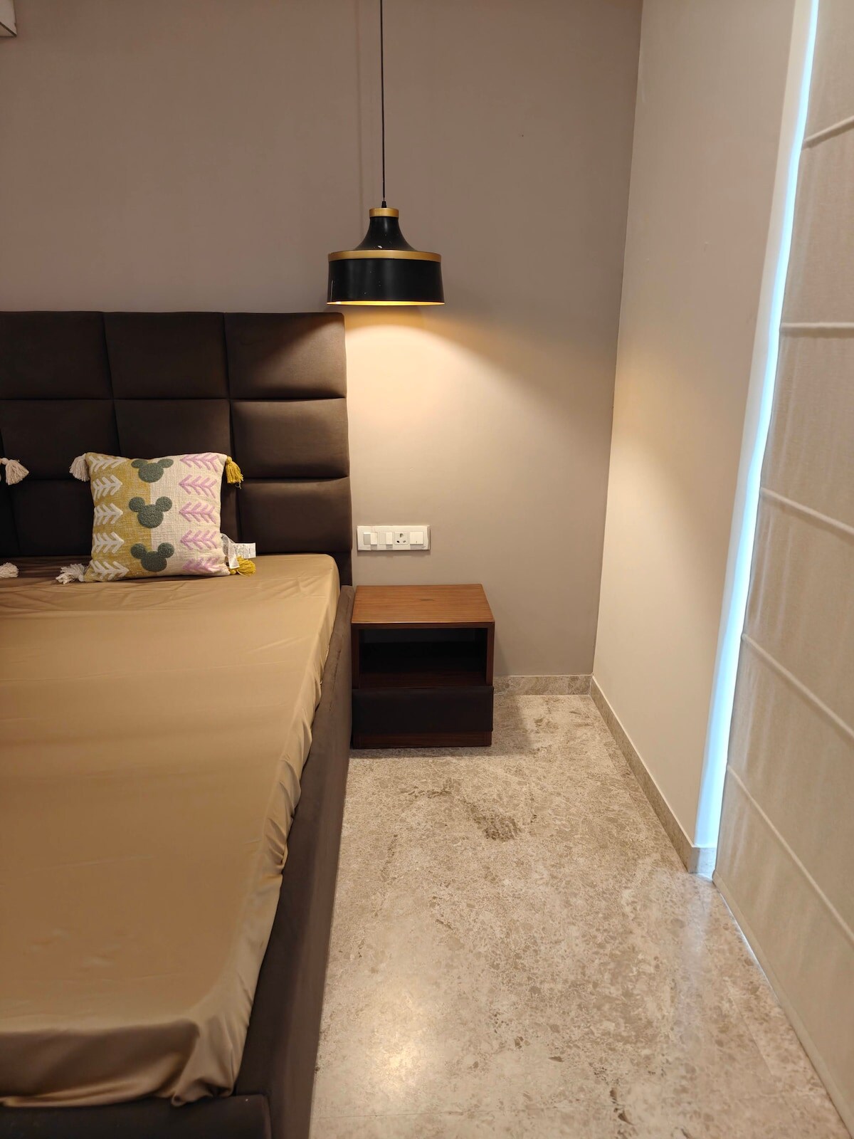 Luxury Room 4 with Ensuite in Sec 34D Chandigarh - Tap to explore photos