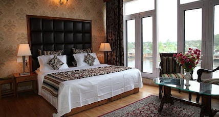 Hotel Zamrud at Dal Lake Room Type - Deluxe Room Hotel Zamrud at Dal Lake Room Type - Deluxe Room