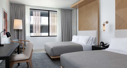 Canopy by Hilton Austin Downtown Room Type - 2 QN BEDS PREMIUM URBAN VW