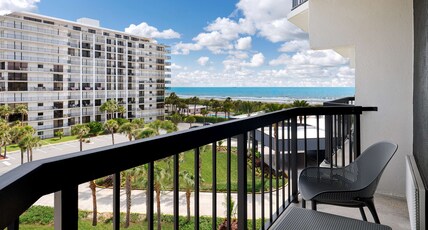 DoubleTree by Hilton Cocoa Beach - Oceanfront Room Type - 1 KG HGH FLR PARTL OCN VW