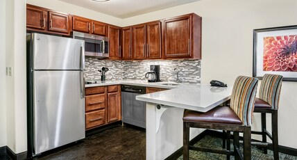 Staybridge Suites LUBBOCK Room Type - 1 King 1 Bedroom Suite Mobil Access Tub