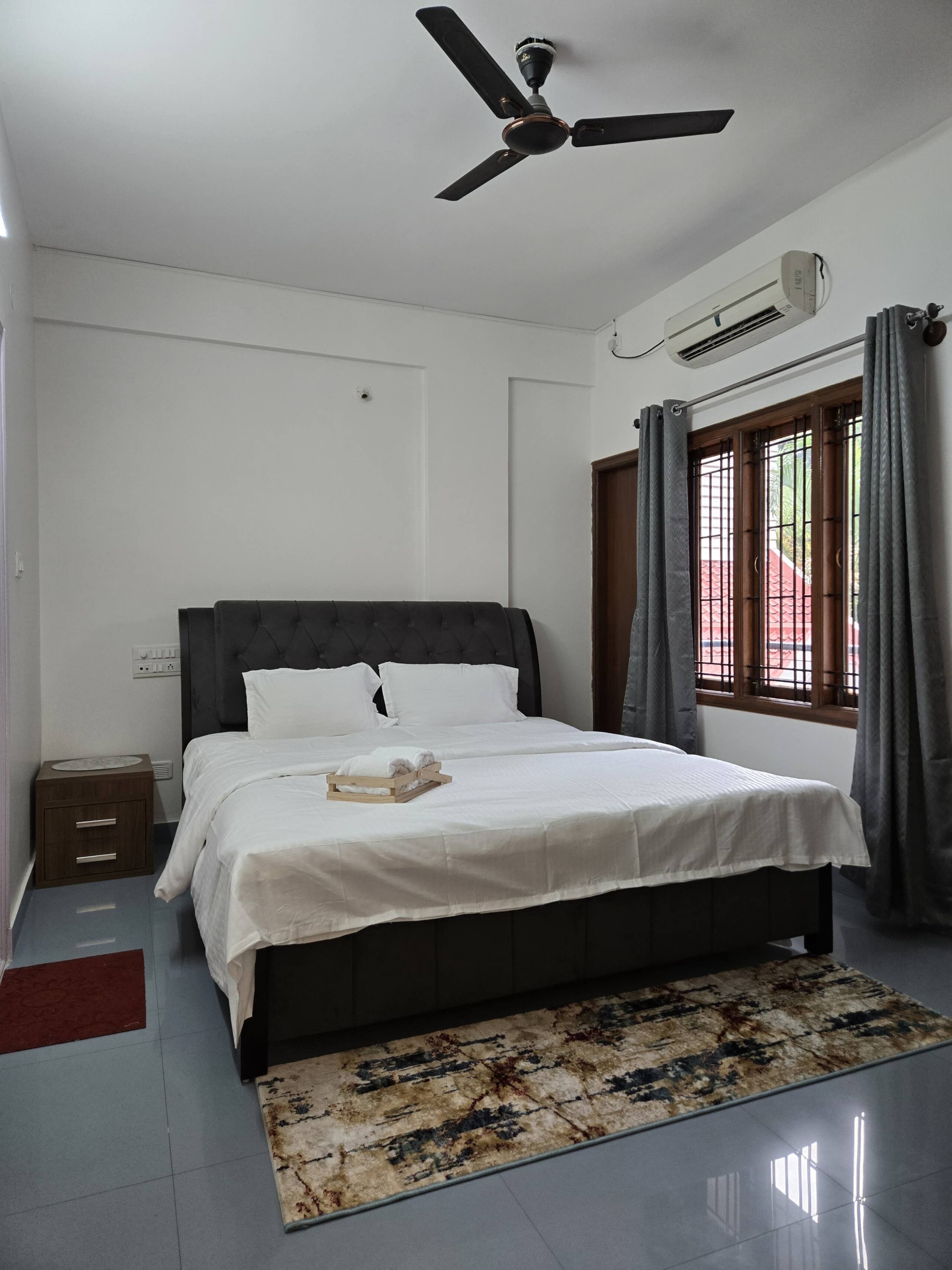 Modern 2bhk flat in Frazer Town w Wi Fi balcony - Tap to explore photos