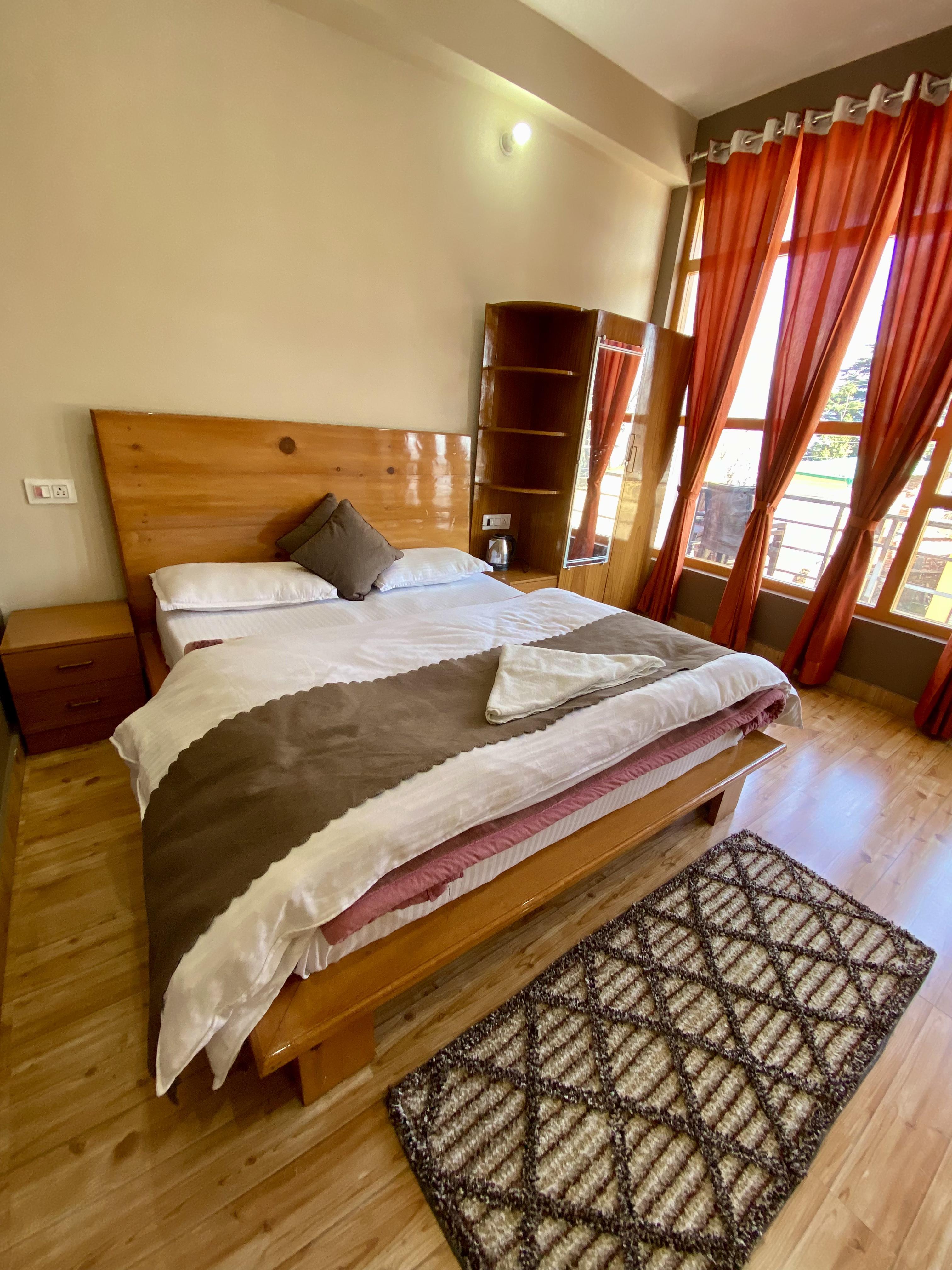 Hotel Mansarovar Inn - Tap to explore photos
