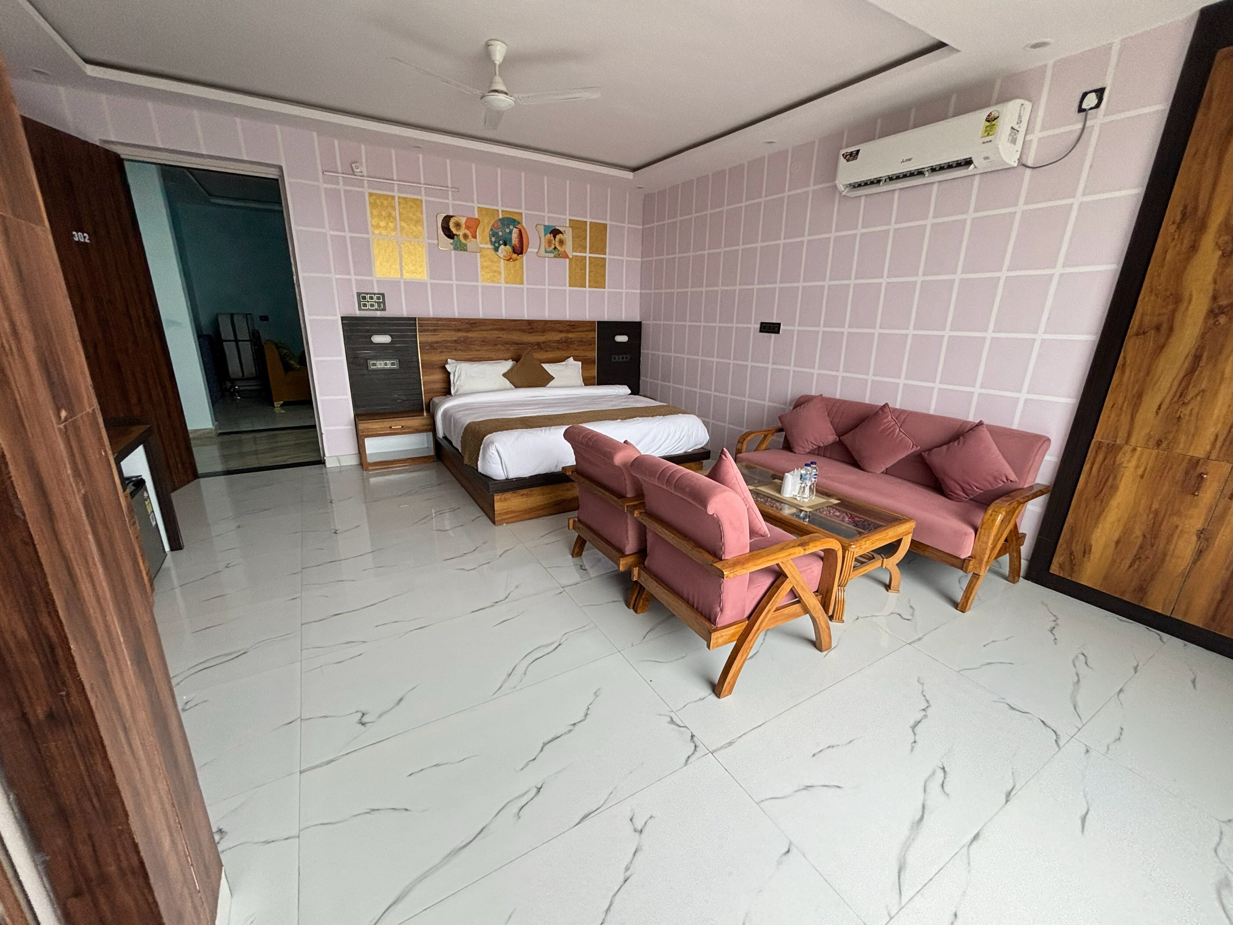 Hotel Surya Inn - Tap to explore photos