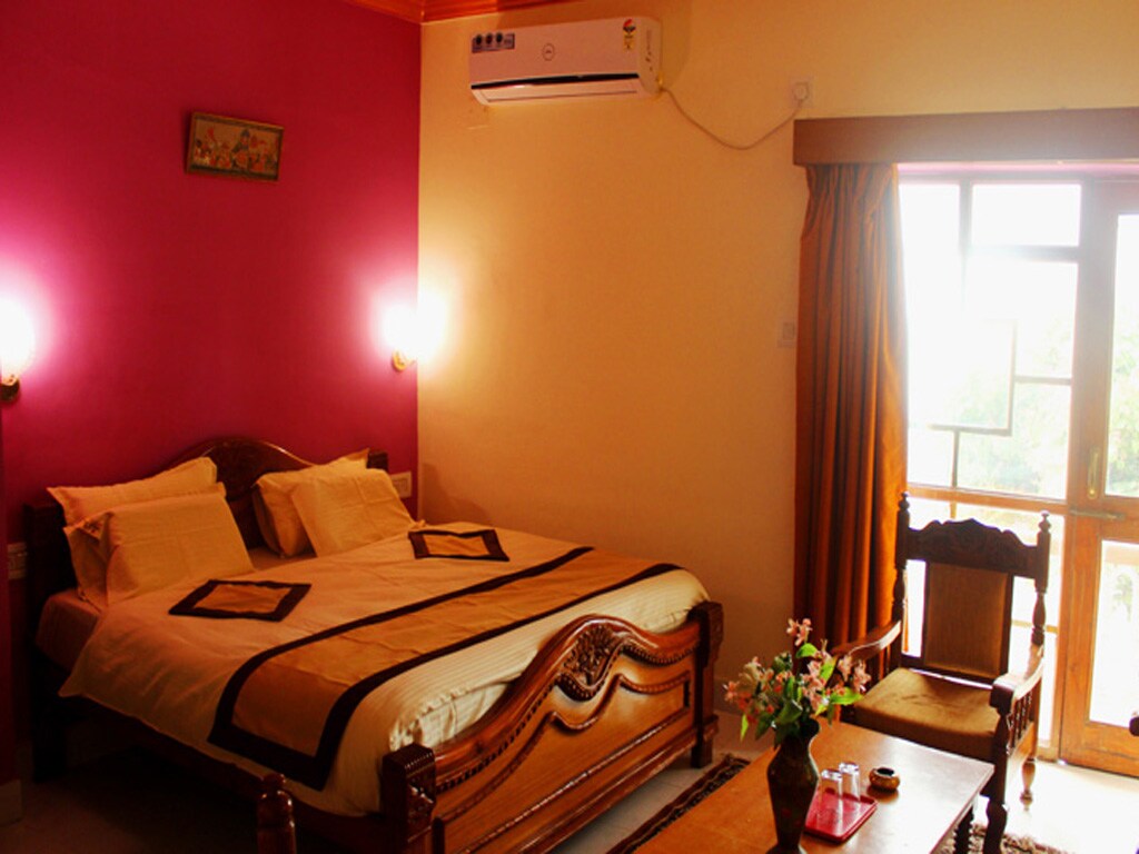 Hotel Gautama - Tap to explore photos