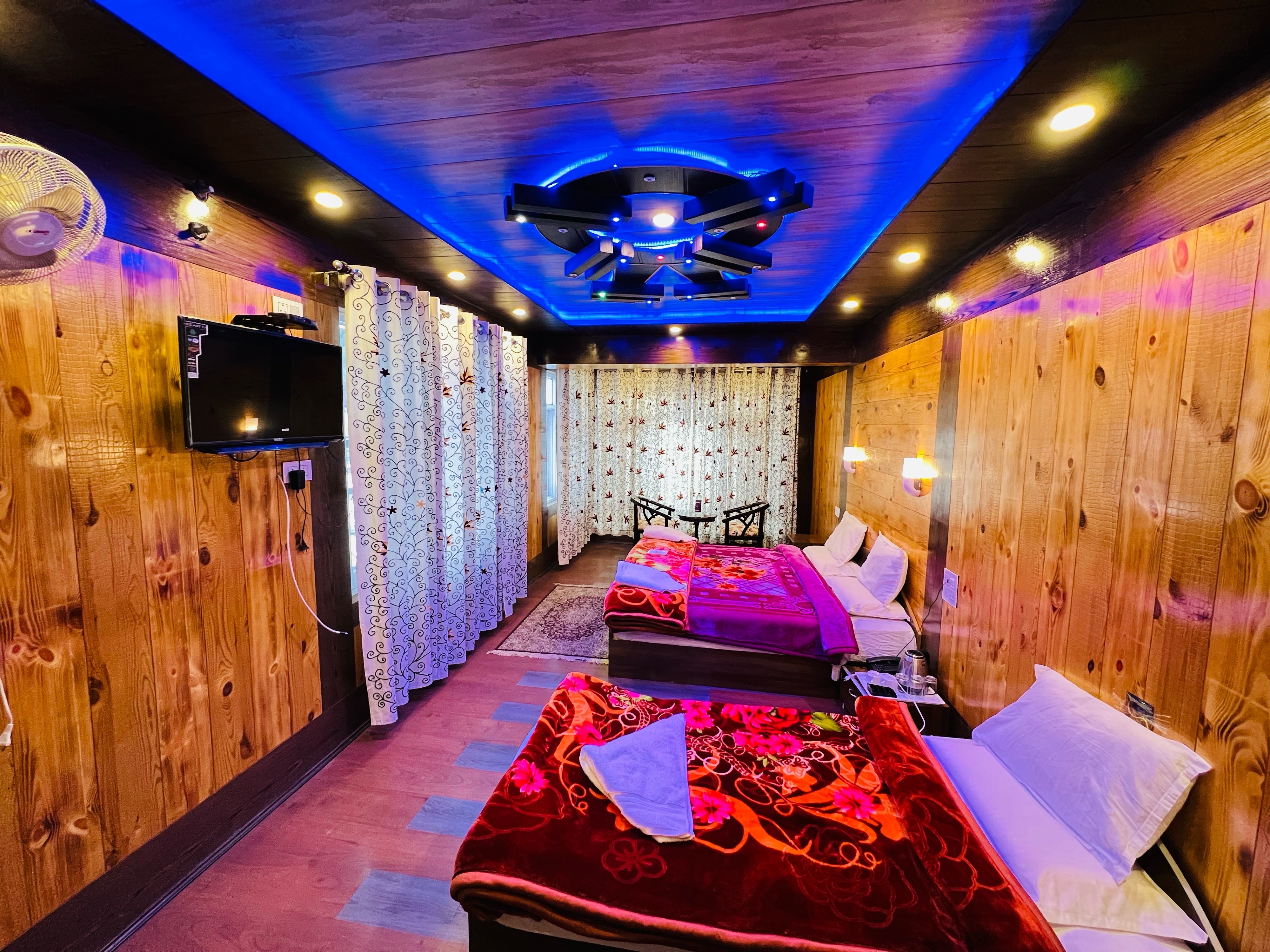 Hotel Sonamarg inn - Tap to explore photos