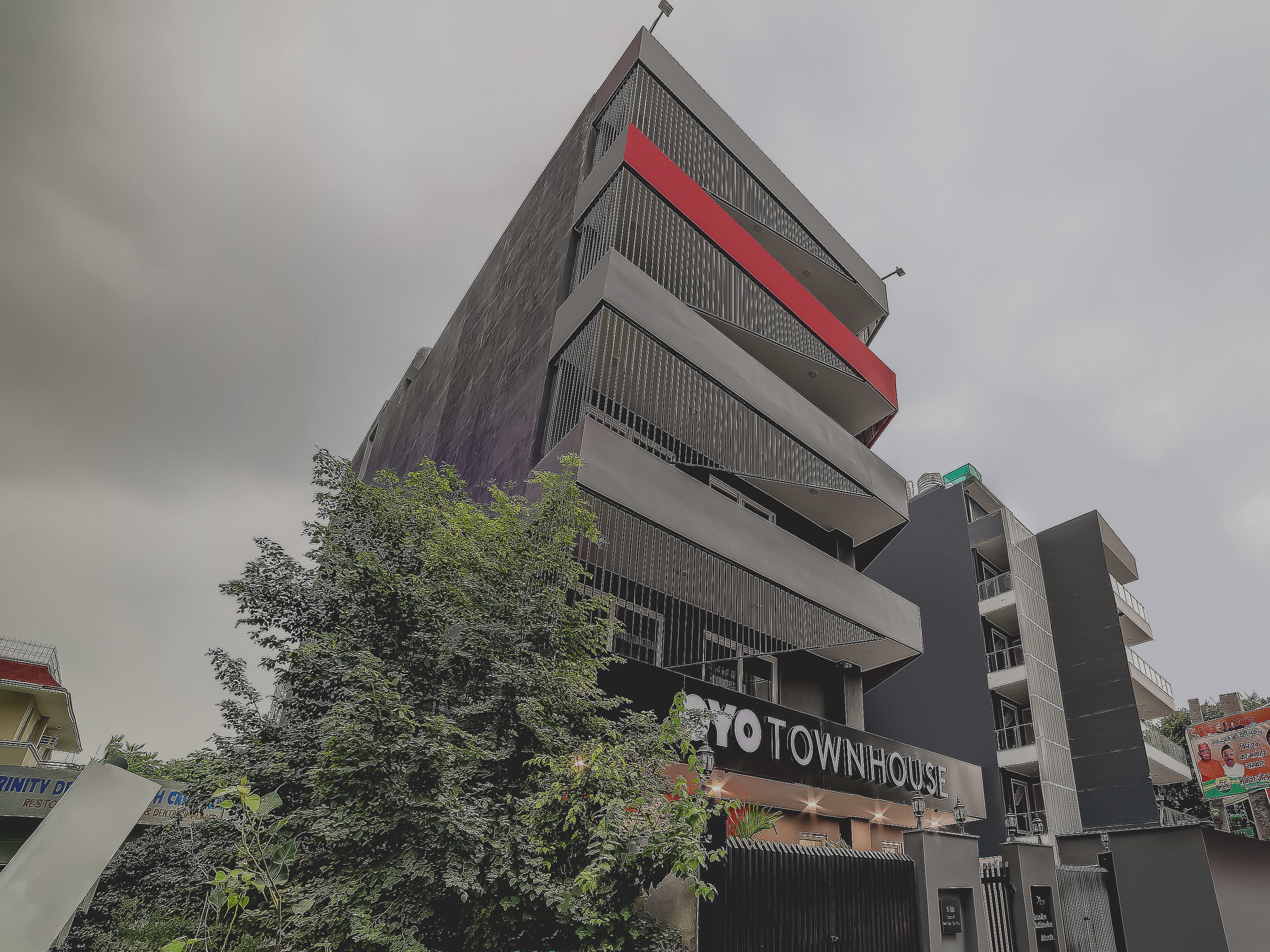 Townhouse 219 - Tap to explore photos