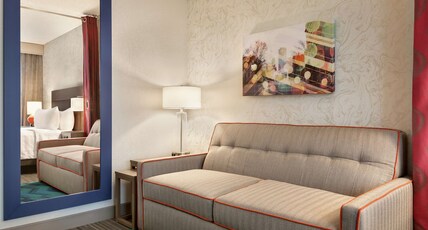 Home2 Suites by Hilton Chicago River North Room Type - 1Q BED STUDIO SUITE CTY VW