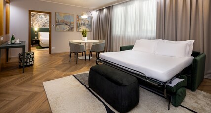 Crowne Plaza PADOVA Room Type - 1 Bedroom Suite Sofa Bed Crowne Plaza PADOVA Room Type - 1 Bedroom Suite Sofa Bed
