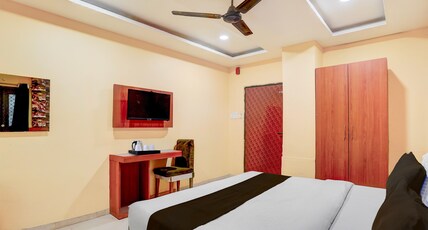 OYO Collection O BHU Road Varanasi Formerly Hotel Swarna Banquet Room Type - Classic OYO Collection O BHU Road Varanasi Formerly Hotel Swarna Banquet Room Type - Classic