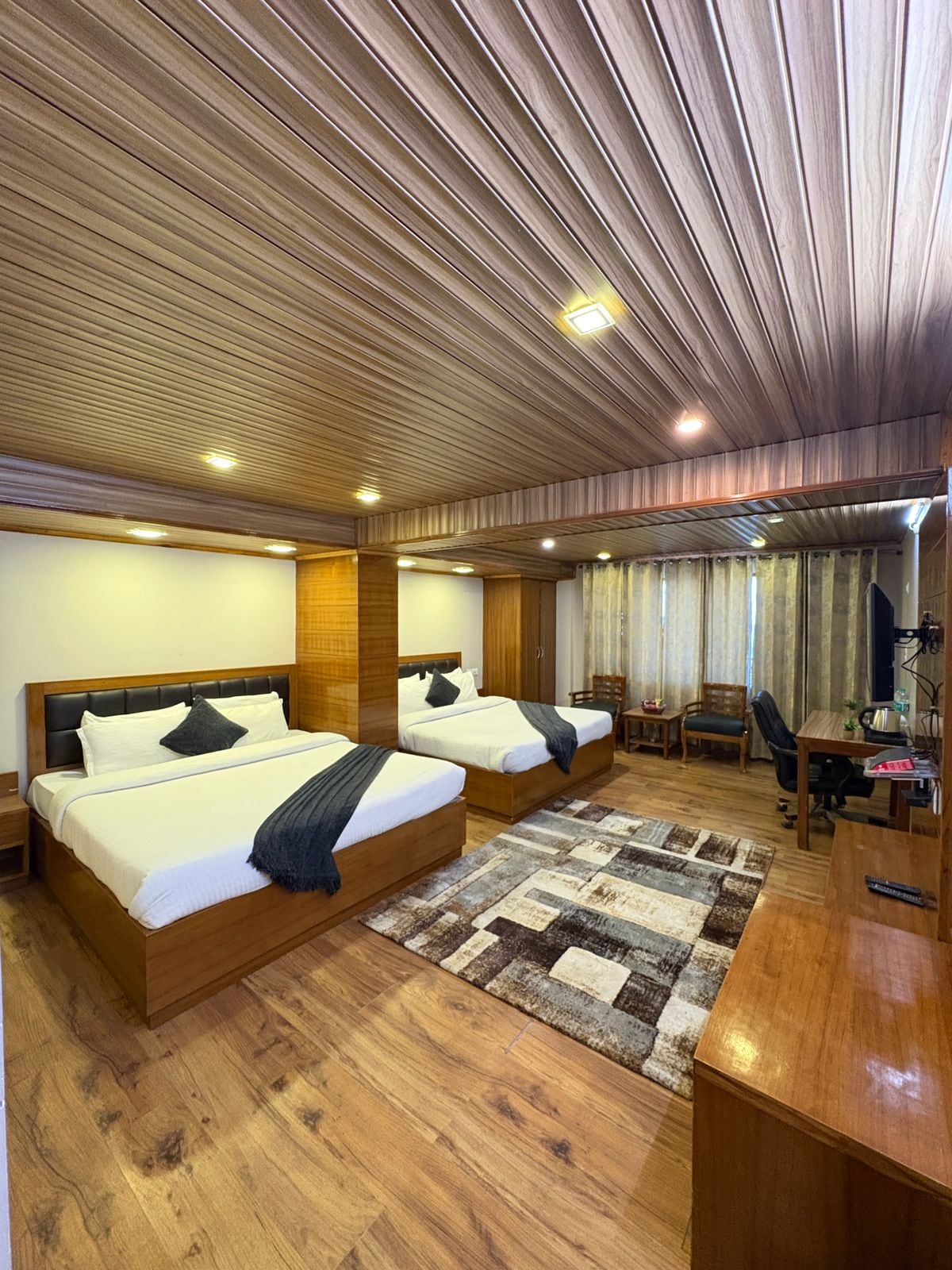 Hotel Himalayan Escape Restaurant and Bar, Kufri - Tap to explore photos