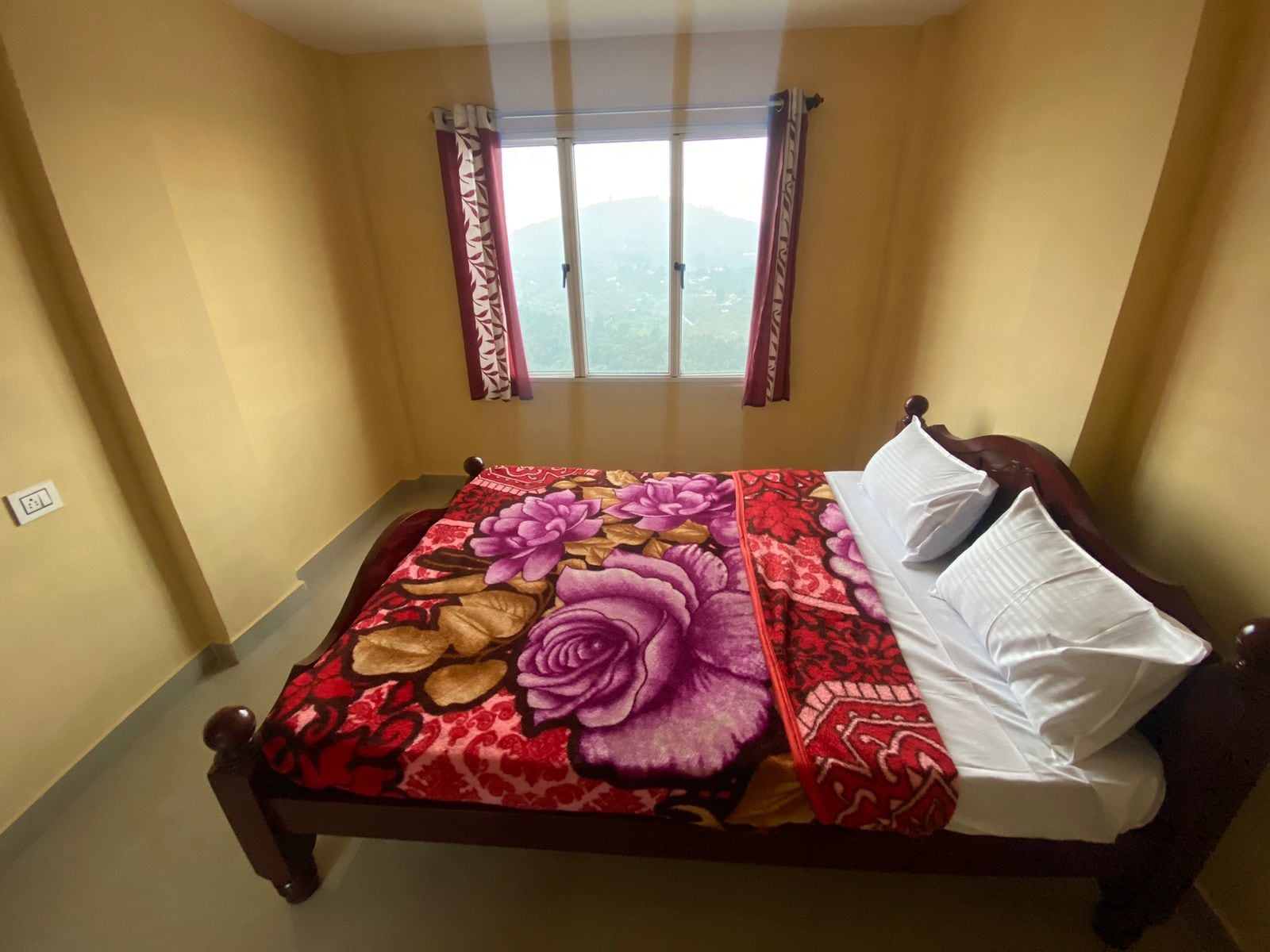 Leo Resorts Home Stay - Tap to explore photos