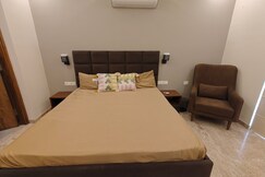 Luxury Room 6 with Ensuite in Sector 34 Chandigarh