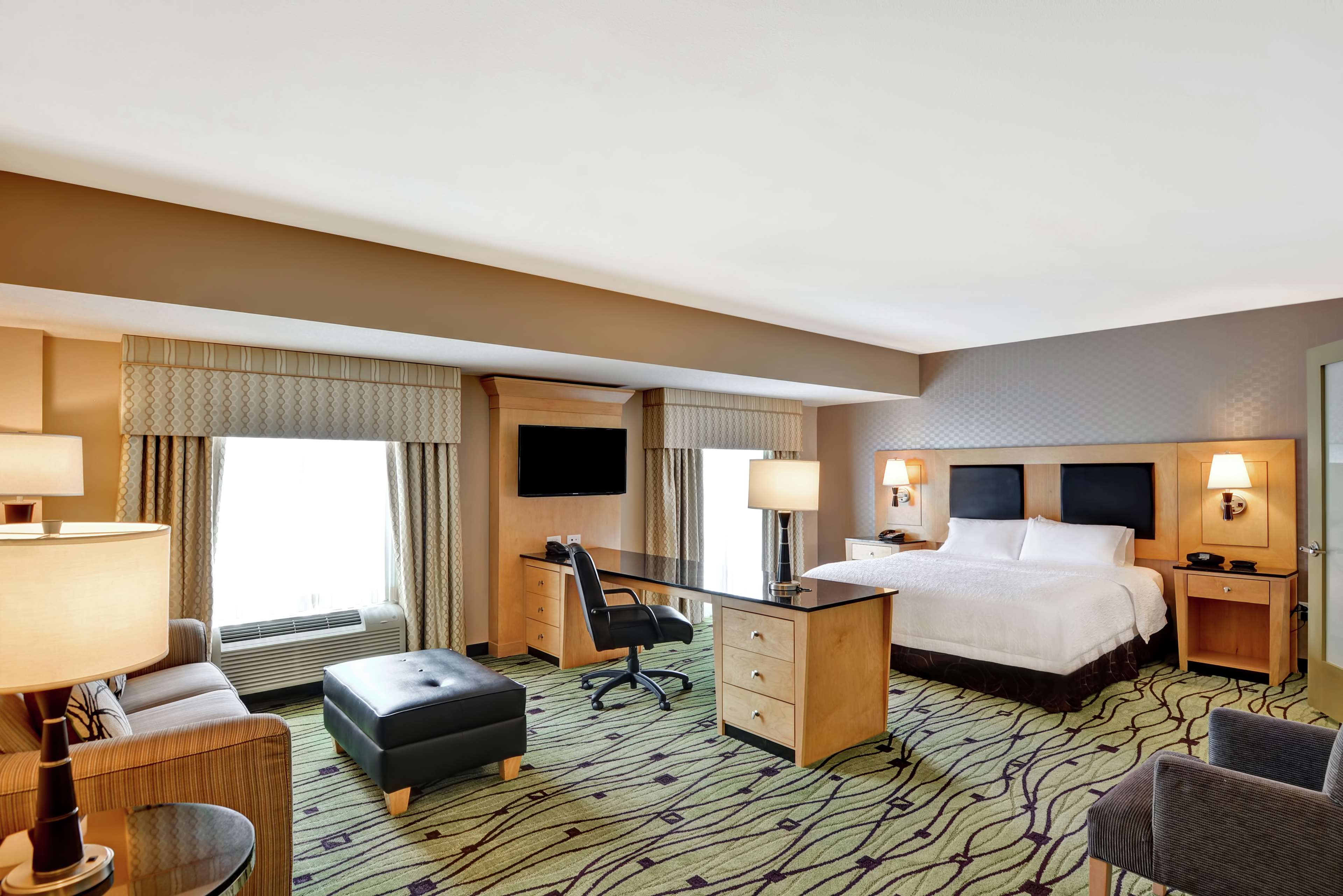 Hampton Inn & Suites Raleigh/Crabtree Valley - Tap to explore photos