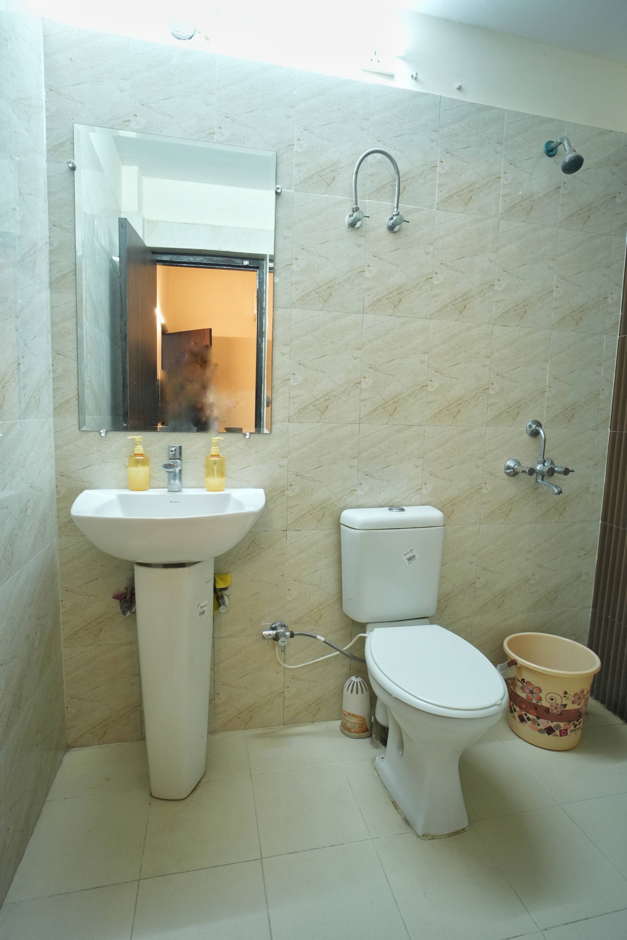 Tajstone 3BHK FF Near Taj Mahal - Tap to explore photos