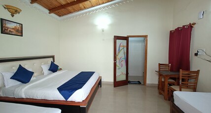 Crystal Lakeview | Rooms & Kitchen Room Type - Non Lakeview Family (2nd Floor)