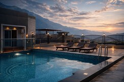 Foxoso Heights, Tapovan