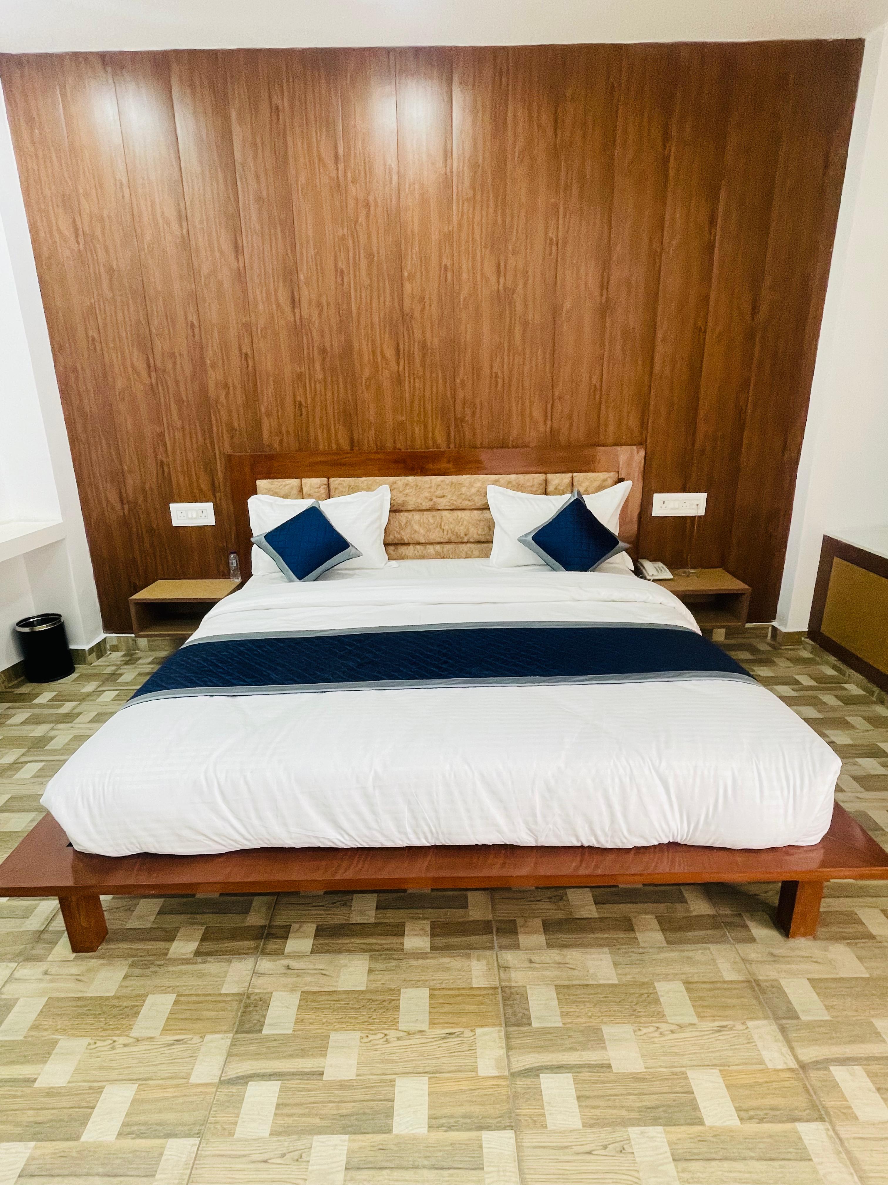 Hotel Santiago Mansion - Tap to explore photos