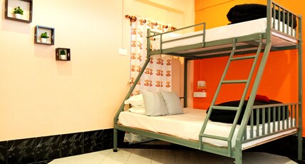 Hidden Monkey Backpackers || Near Darjeeling Toy Station Room Type - 6 Bedded Mixed Dormitory