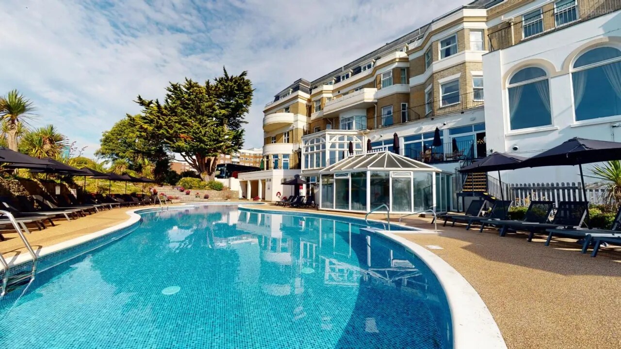 Bournemouth Carlton Hotel By Sunday - Tap to explore photos