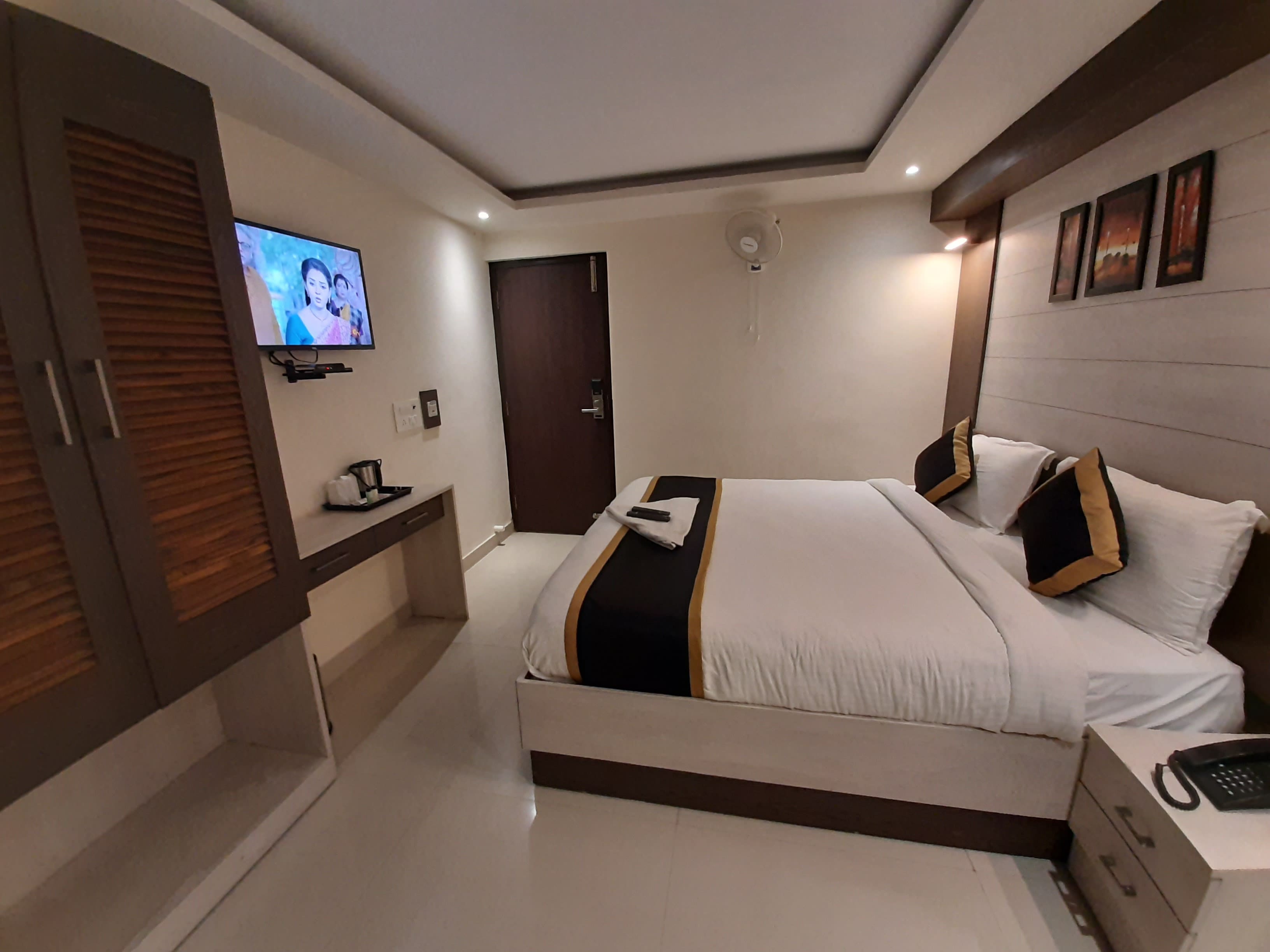 Liza Regency Near Chennai Central Railway Station Opp to Jawaharlal Nehru Stadium - Tap to explore photos