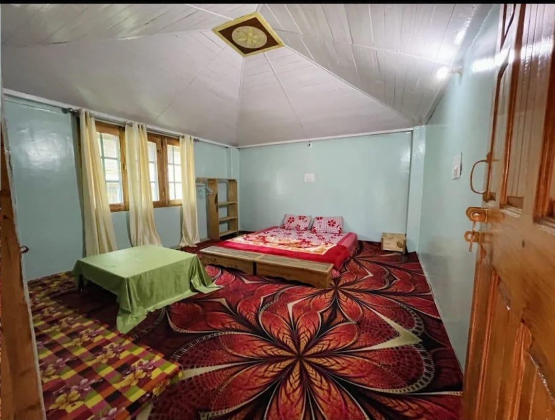 Apple Valley Homestay - Tap to explore photos
