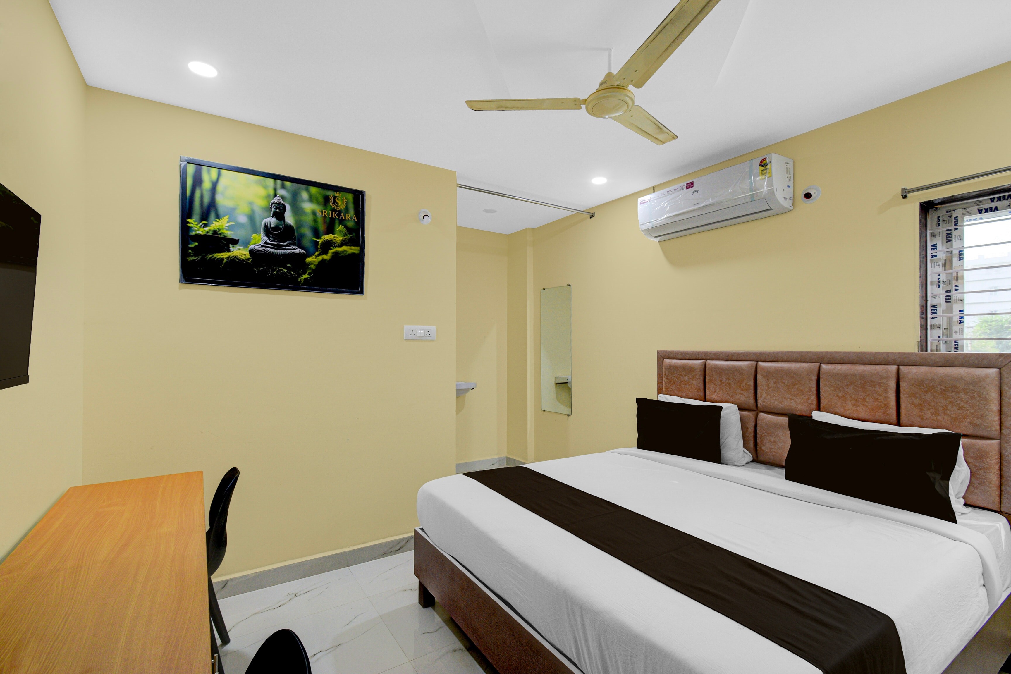 Hotel O by OYO Srikara Grand - Tap to explore photos