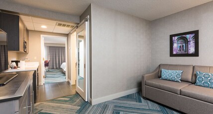 HAMPTON INN MIDLAND MI Room Type - KING SUITE W  LIVING ROOM