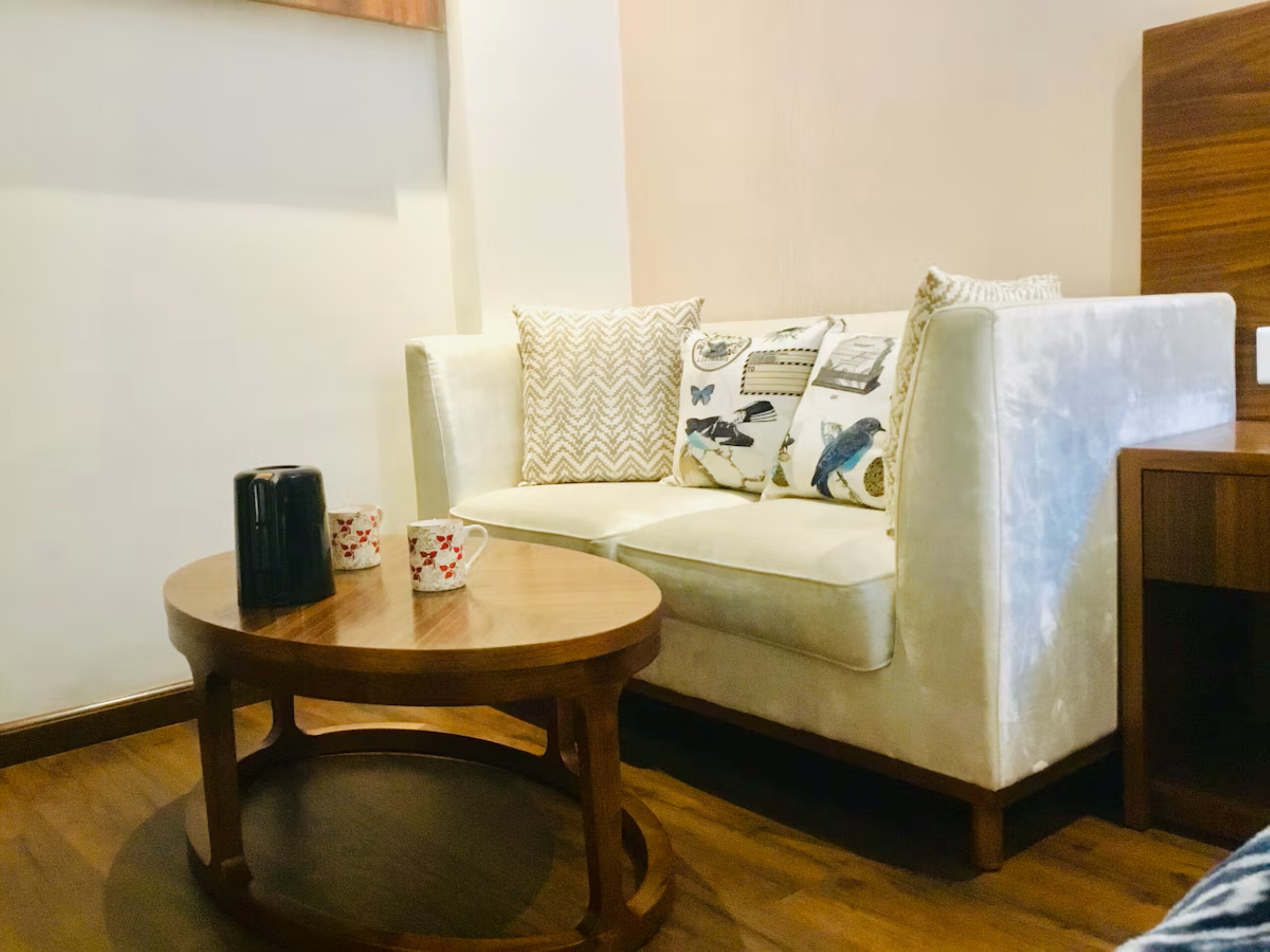 1BR Backpacker Stay City Centre w Restaurant - Tap to explore photos