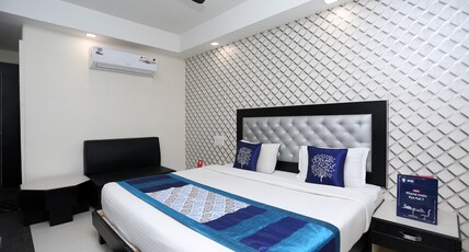Hotel Saya Room Type - Deluxe AC Room
