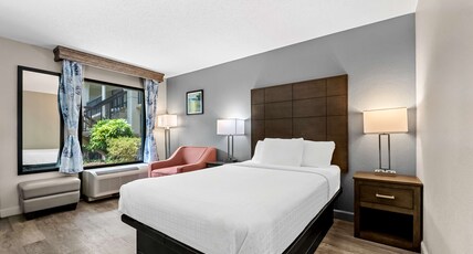 Best Western Pinehurst Inn Room Type - Accessible - 1 Double, Mobility Accessible, Bathtub, Non-Smoking, Full Breakfast Best Western Pinehurst Inn Room Type - Accessible - 1 Double, Mobility Accessible, Bathtub, Non-Smoking, Full Breakfast