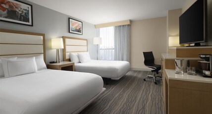 DoubleTree by Hilton Virginia Beach Room Type - 2 QUEEN ACCESSIBLE BATHTUB