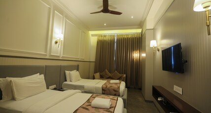 Up & Above Room Type - Standard Twin Bed Room