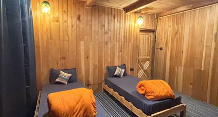 Kath Kuni Cafe & Stay Room Type - The Deodar Twin Bedroom