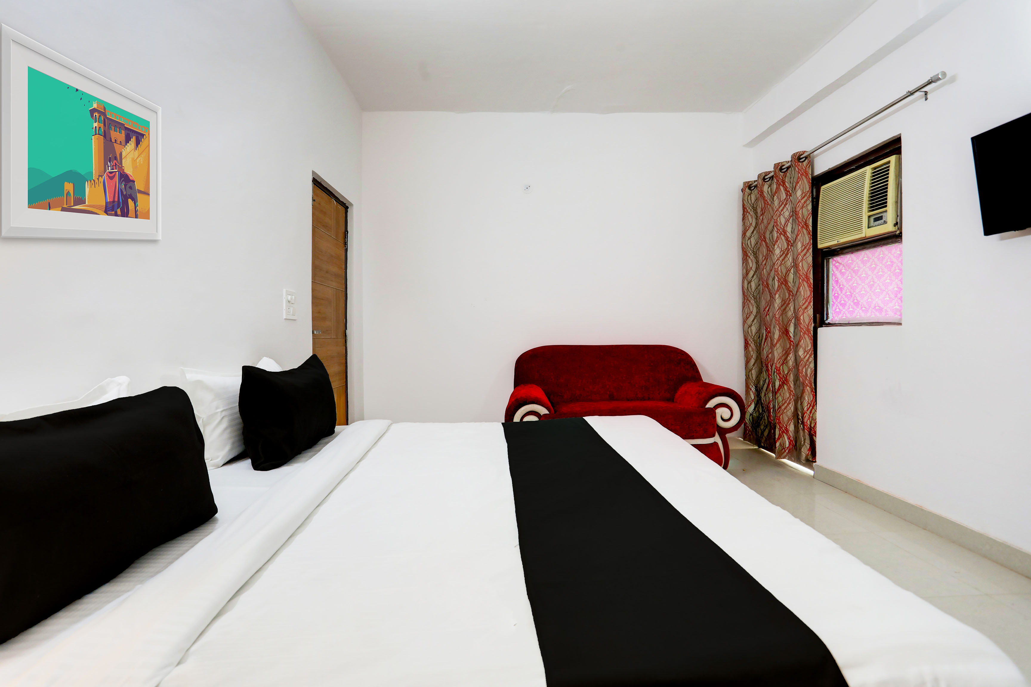 Hotel O Wamson - Tap to explore photos