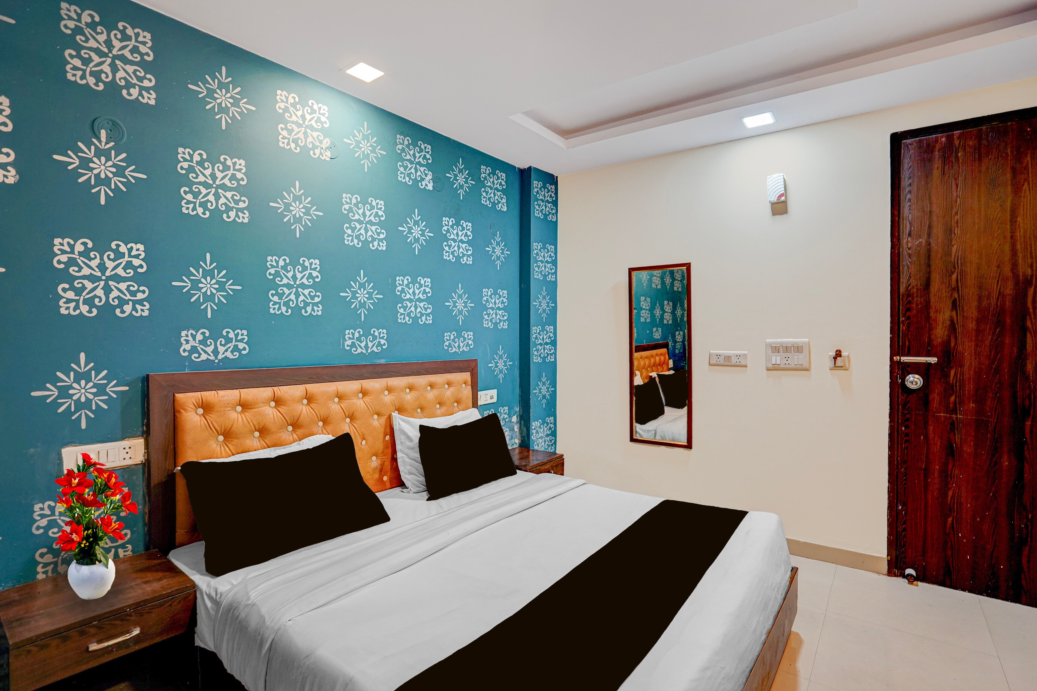 Hotel O IGI Airport Mahipalpur - Tap to explore photos