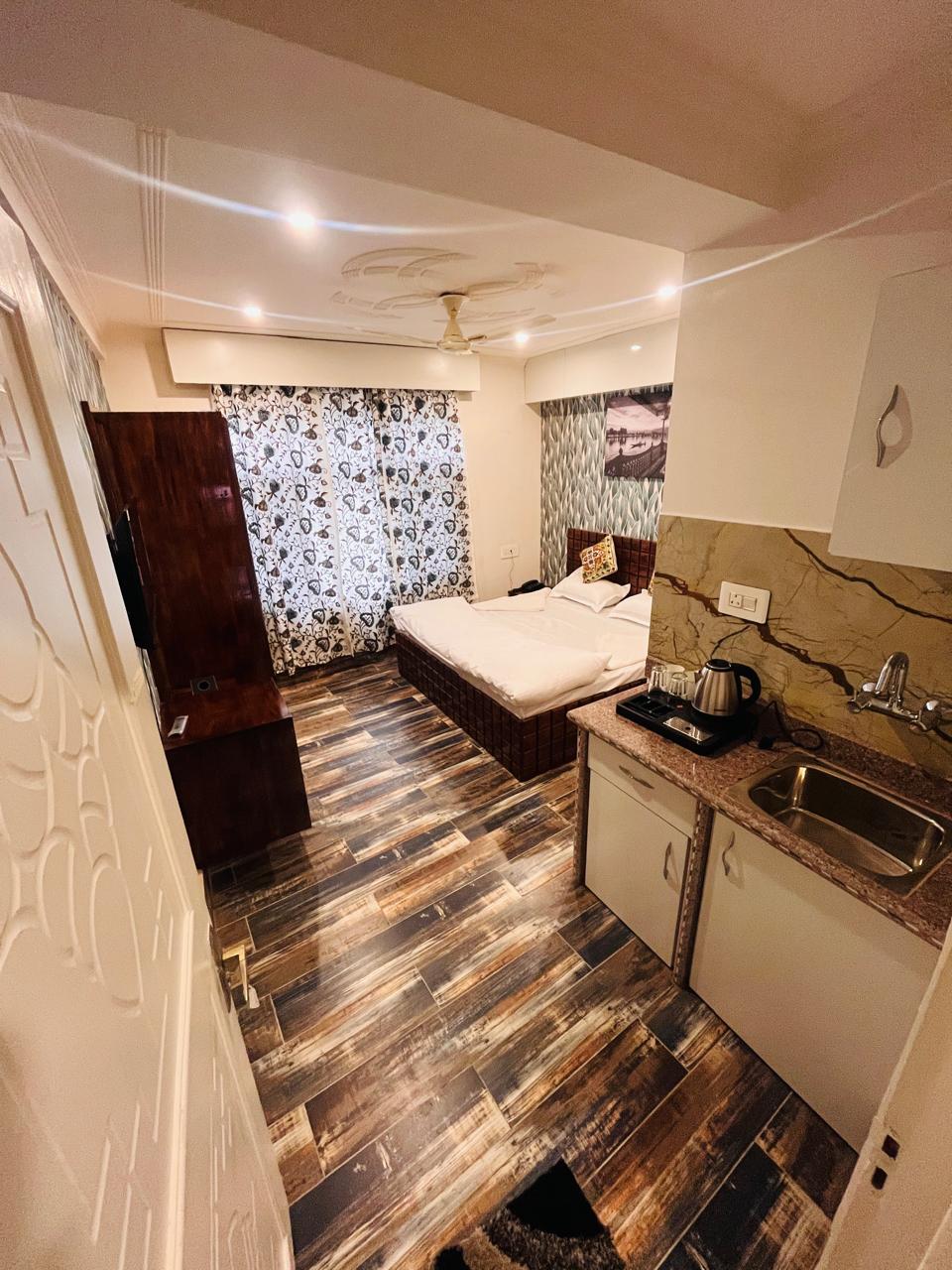 Al Liwan Residence - Tap to explore photos