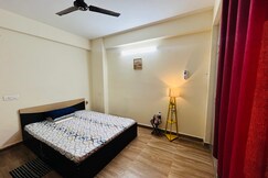 1 Bhk Shared |Private AC room with  balcony