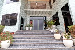 to Hotel Teg Royal 1.5 Kms from Golden Temple