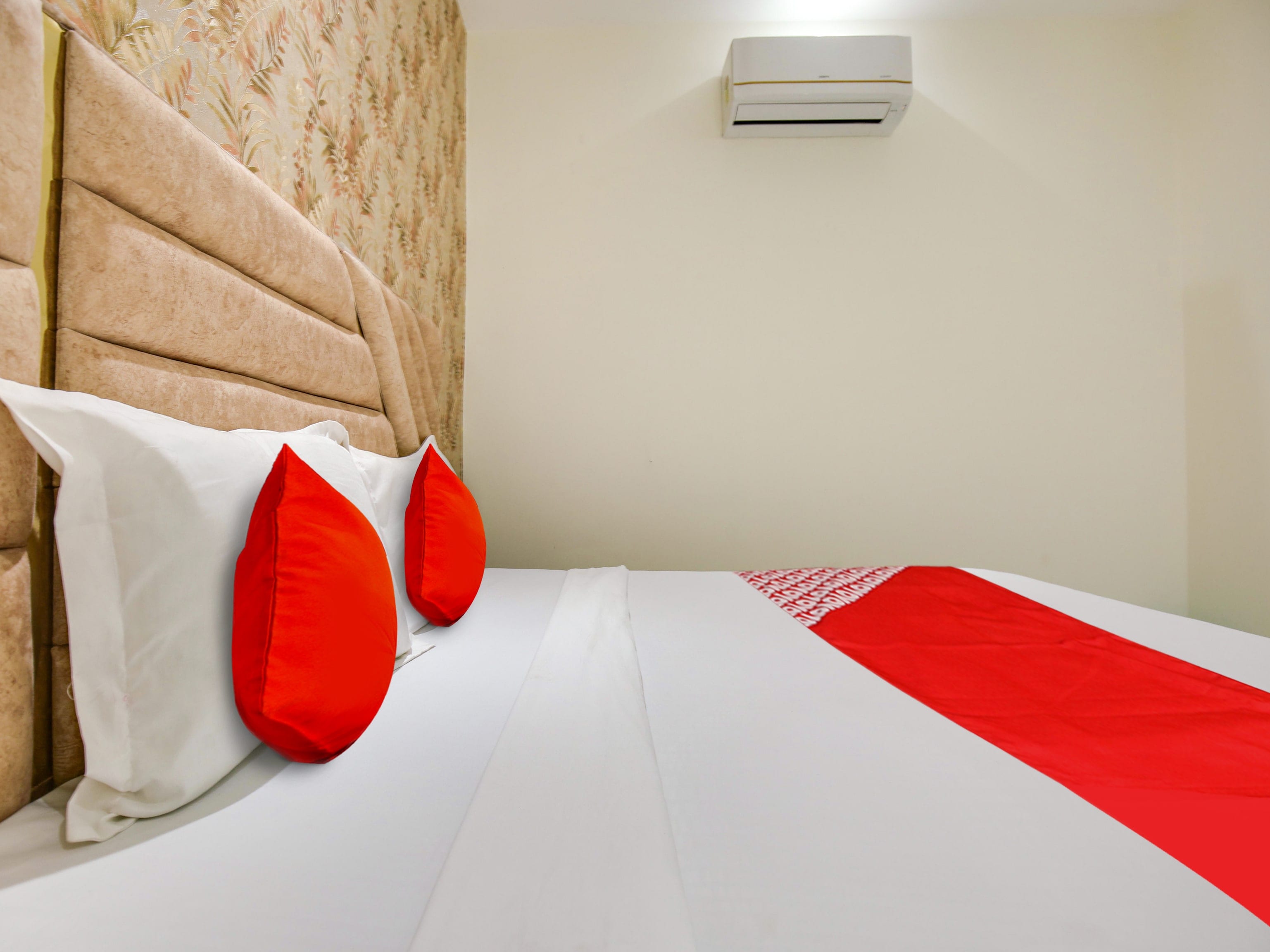 OYO Hotel Starlight - Tap to explore photos