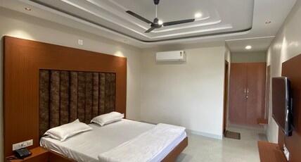 Devi Villa Room Type - Deluxe Room with Desert View King Bed