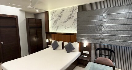 Hotel Crest Inn Room Type - Super Deluxe Room with Free Wifi