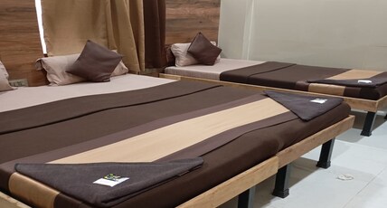 Hotel Neelam Inn Room Type - Triple Bed Economical Non AC Room