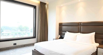 ECONEST HOTEL Room Type - Deluxe Queen Room