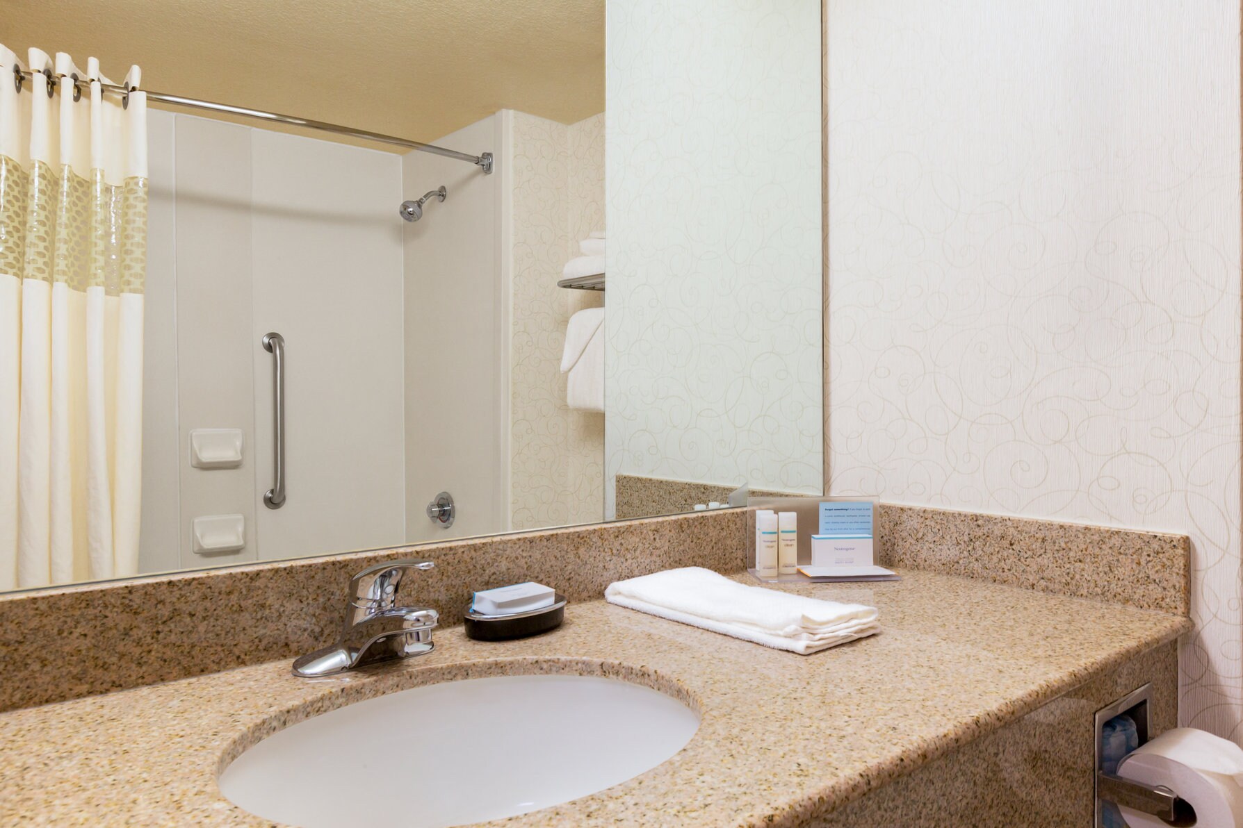 Hampton Inn San Marcos - Tap to explore photos