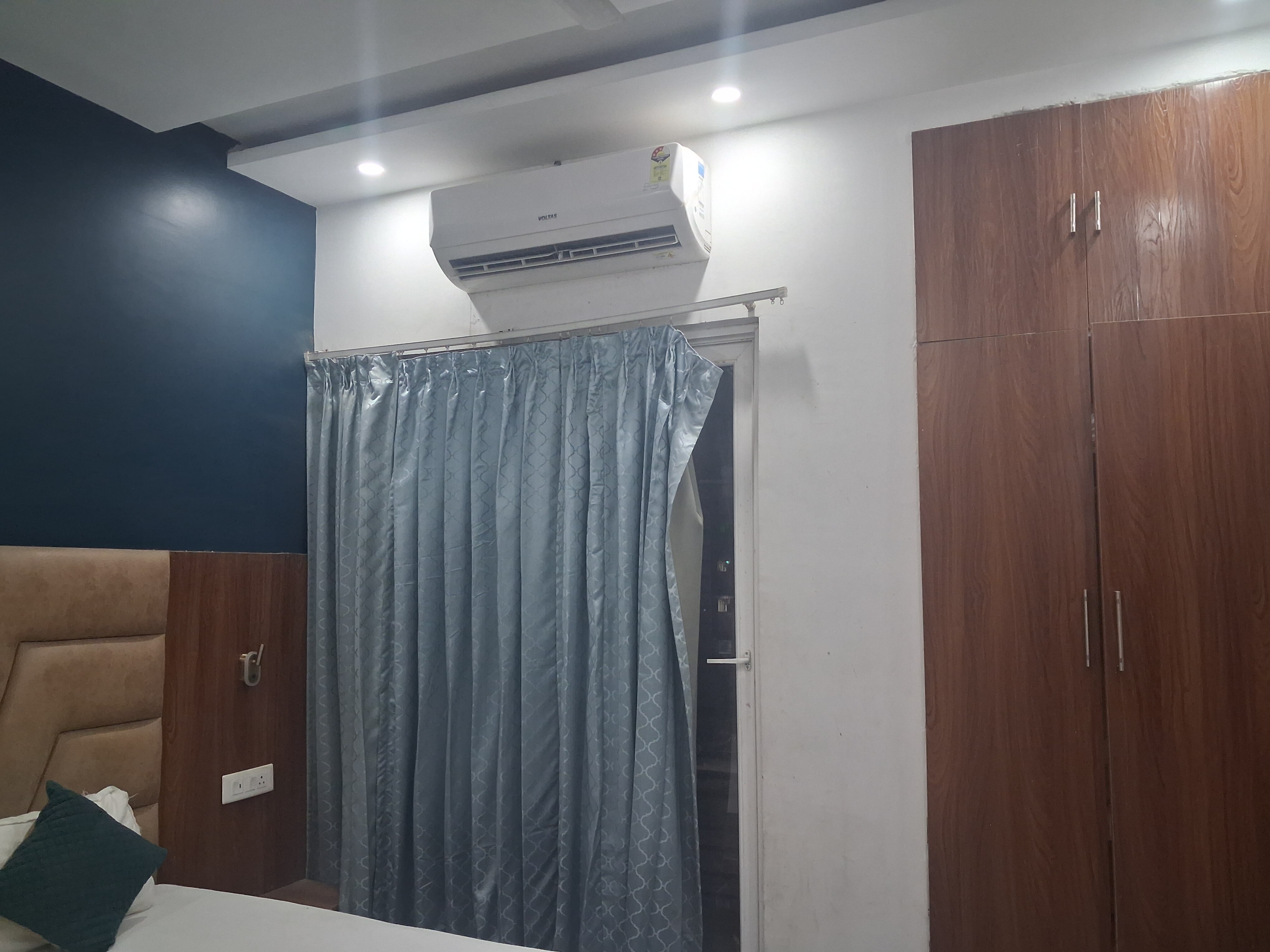 M/s Home stay luxury rooms - Tap to explore photos