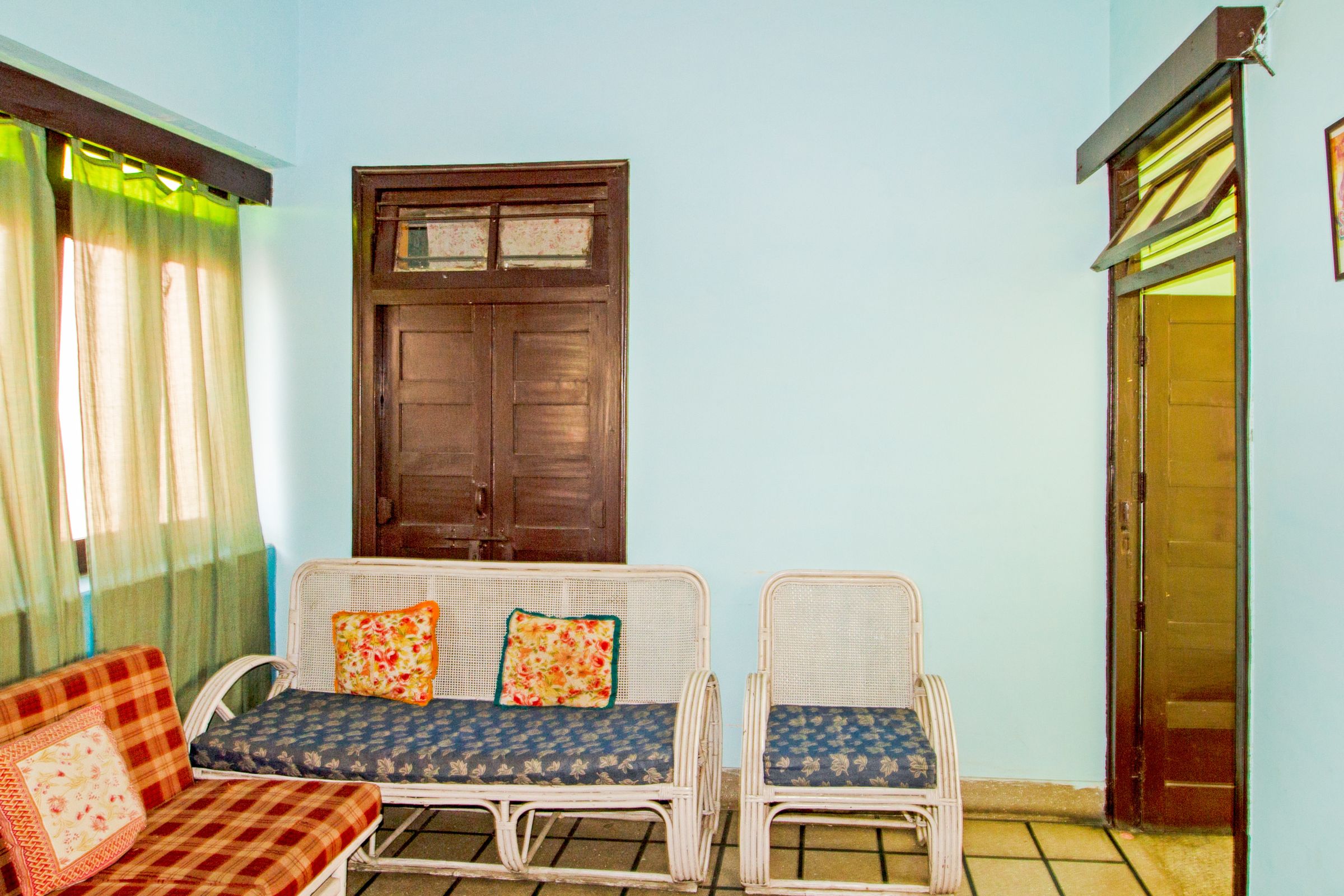 Lucknow Homestay  - Tap to explore photos