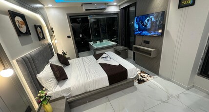 HOTEL THE VIBES Room Type - LUXURY ROOM WITH JACUZZI