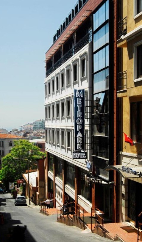 Taksim Metropark Hotel - Tap to explore photos