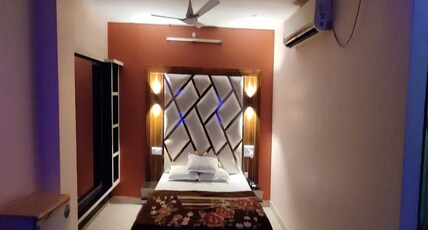 Balajee guest House Room Type - Deluxe Rooms